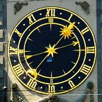 Turmuhr in Bern. 1530 entstanden die kunstvolle astronomische Kalenderuhr und das Spielwerk.